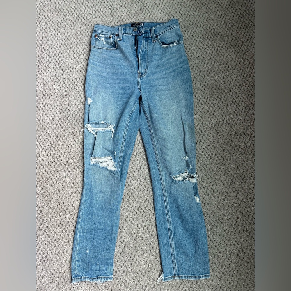 Abercrombie Ultra High Rise Mom Jean Size 26/2